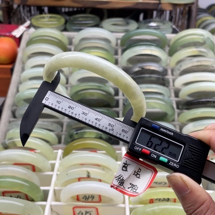 蛇纹石玉手镯未镶嵌415