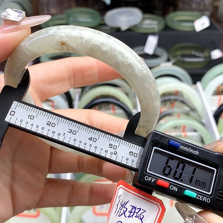 蛇纹石玉手镯未镶嵌1078