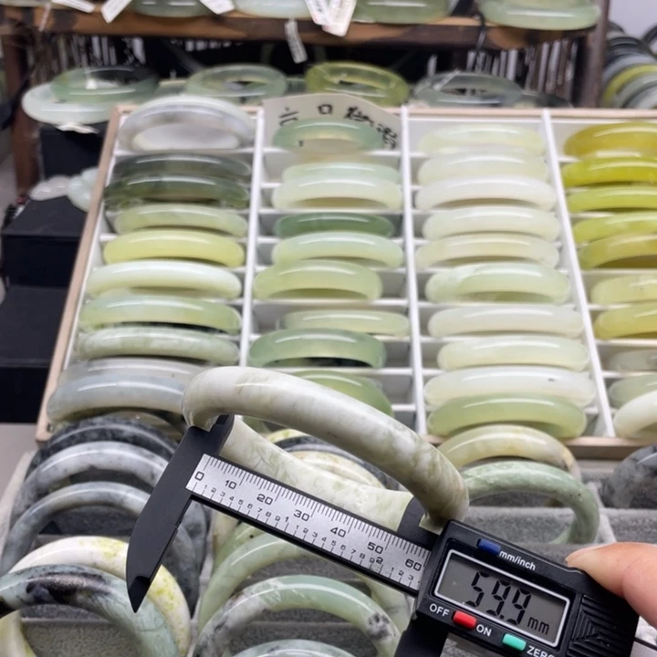 蛇纹石玉手镯未镶嵌07