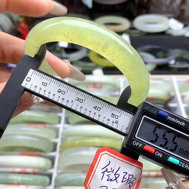 蛇纹石玉手镯未镶嵌822