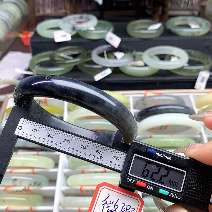 蛇纹石玉手镯未镶嵌897