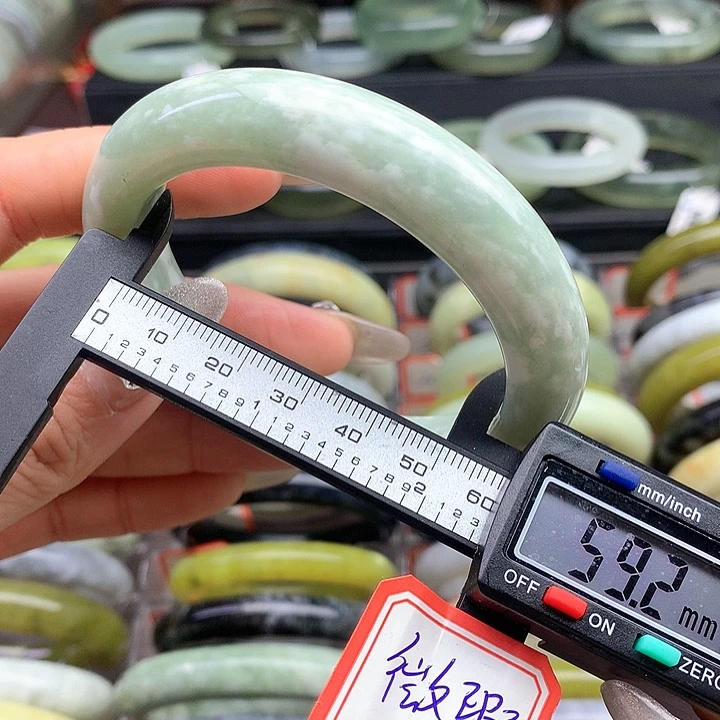 蛇纹石玉手镯未镶嵌244