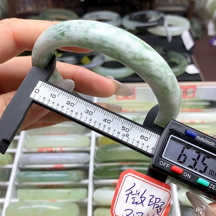 蛇纹石玉手镯未镶嵌690