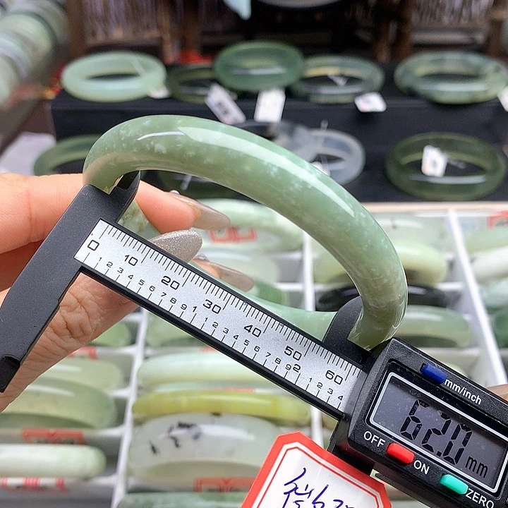 蛇纹石玉手镯未镶嵌803