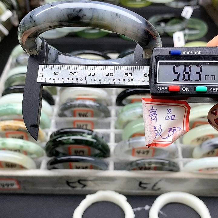 蛇纹石玉手镯417未镶嵌