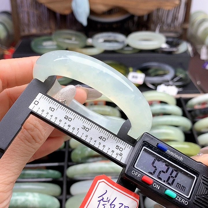 蛇纹石玉手镯未镶嵌566