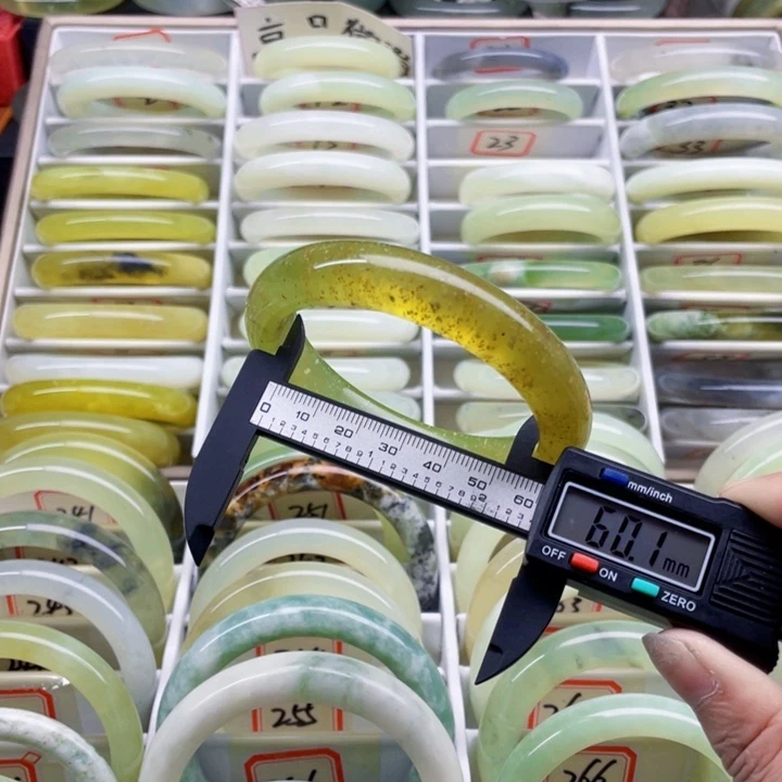 蛇纹石玉手镯未镶嵌241