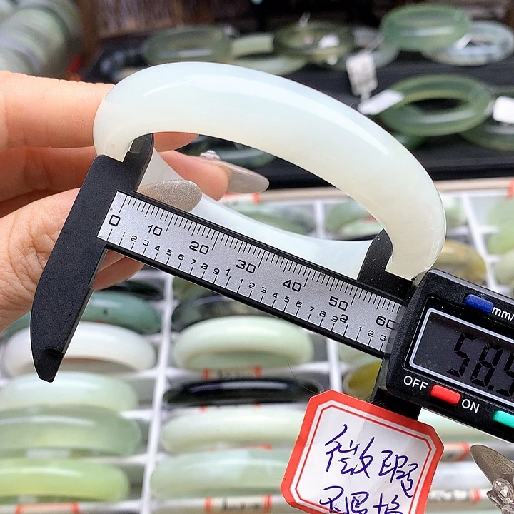 蛇纹石玉手镯未镶嵌1011