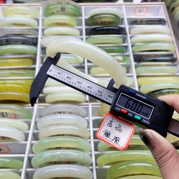 蛇纹石玉手镯未镶嵌84