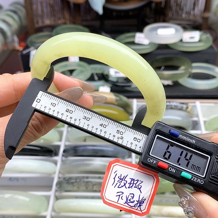 蛇纹石玉手镯未镶嵌645