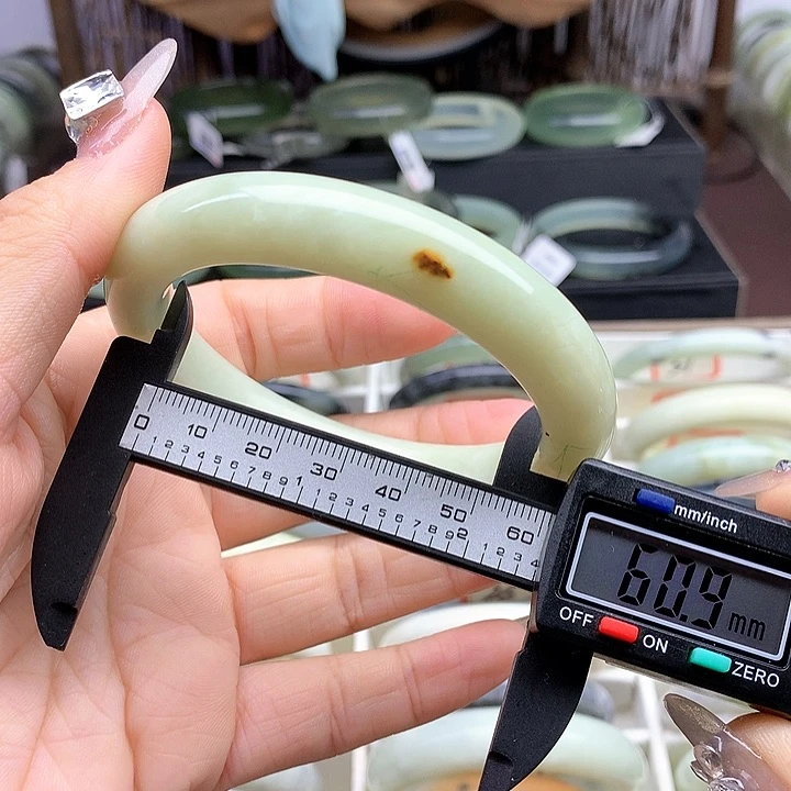 蛇纹石玉手镯未镶嵌32