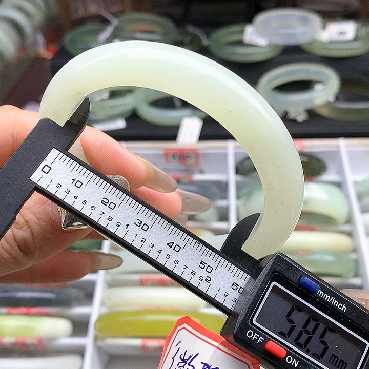 蛇纹石玉手镯未镶嵌853