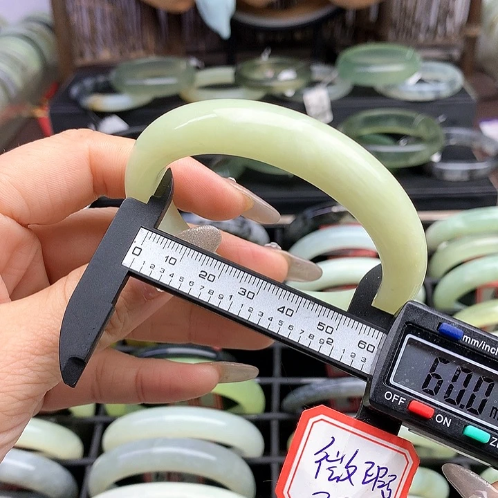 蛇纹石玉手镯未镶嵌626