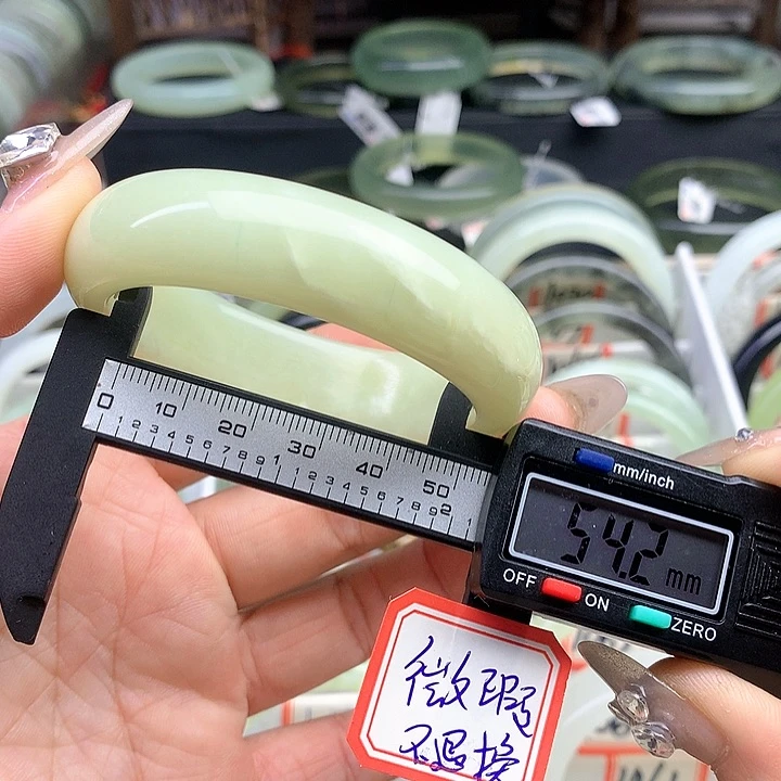 蛇纹石玉手镯未镶嵌1042