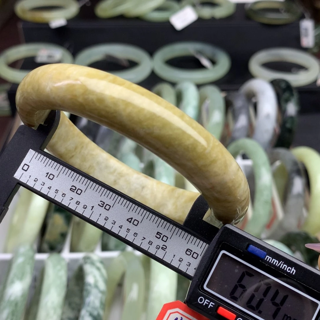 蛇纹石玉手镯未镶嵌200