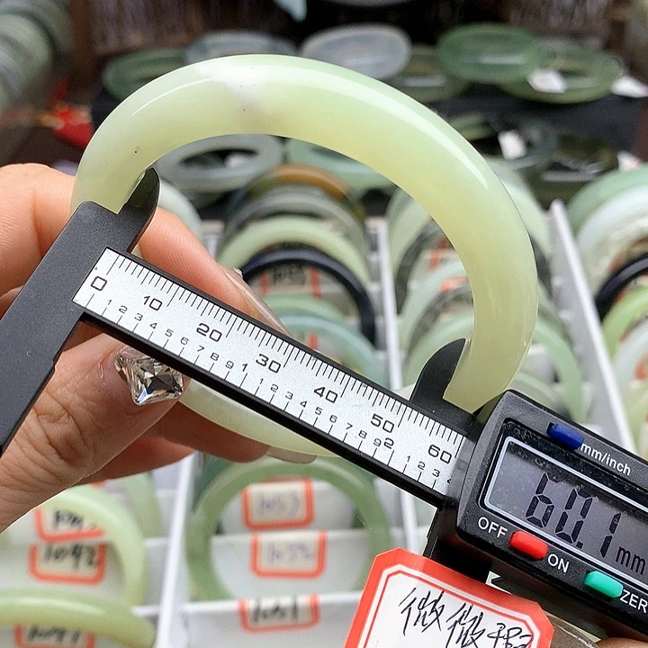 蛇纹石玉手镯未镶嵌1051