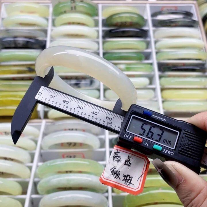 蛇纹石玉手镯未镶嵌93