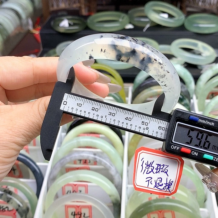 蛇纹石玉手镯未镶嵌511