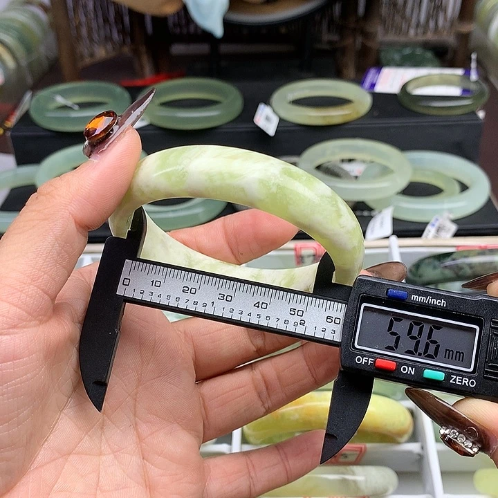 蛇纹石玉手镯未镶嵌851