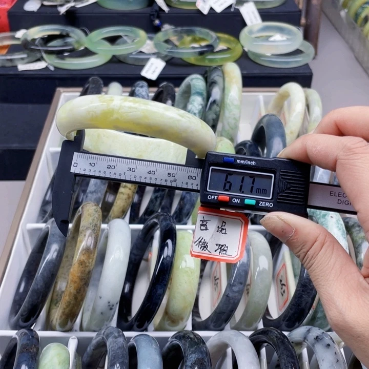 蛇纹石玉手镯未镶嵌243