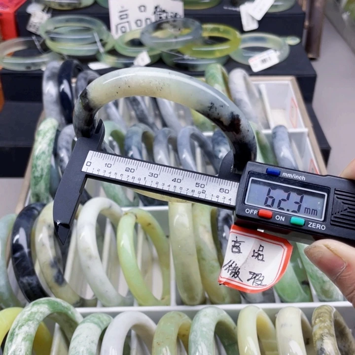 蛇纹石玉手镯未镶嵌81