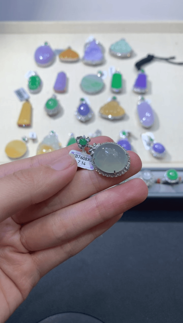 【闪购商品】翡翠吊坠(不含链)18K金镶嵌HX-YJZX0720天然翡翠