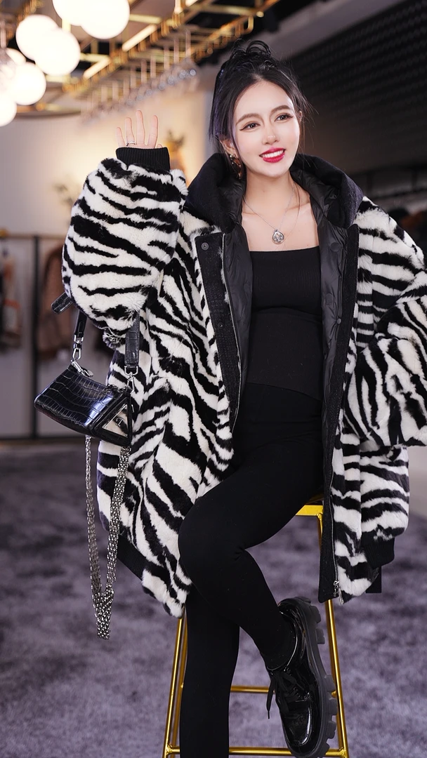 YJ【邢邢推荐】新款时尚皮毛一体鹅绒外套99494