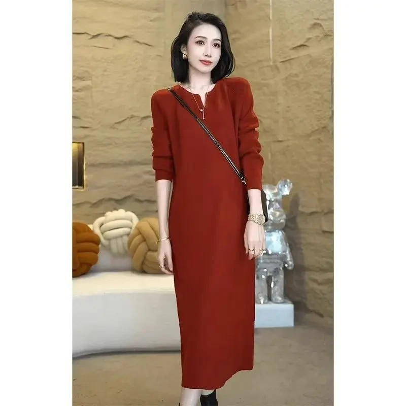 新安可拉红V领新款轻奢气质长裙针织长袖长款连衣裙女高端毛衣裙A