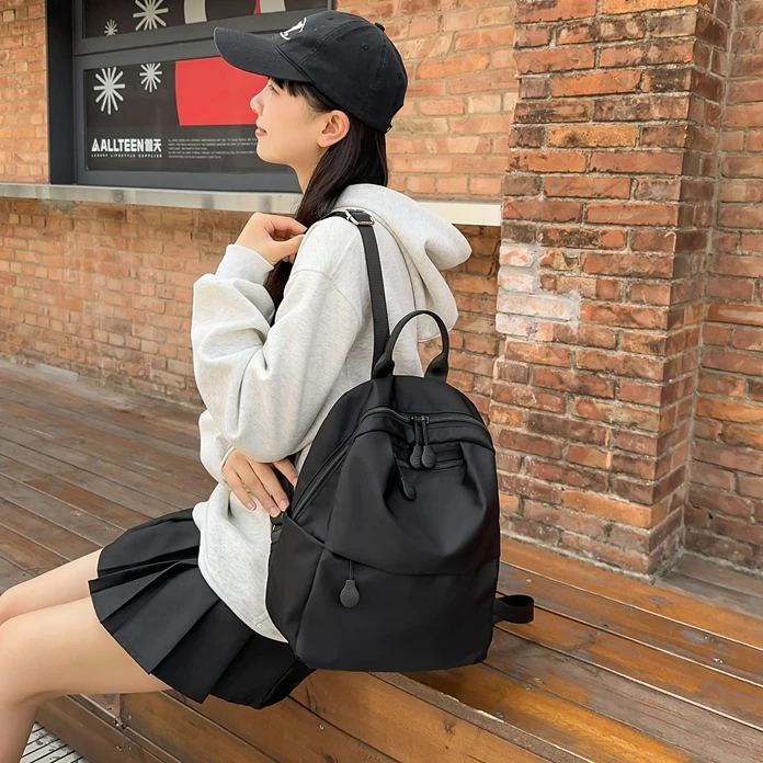 大容量尼龙双肩包女新款轻便大学生书包日系休闲百搭旅行通勤背包