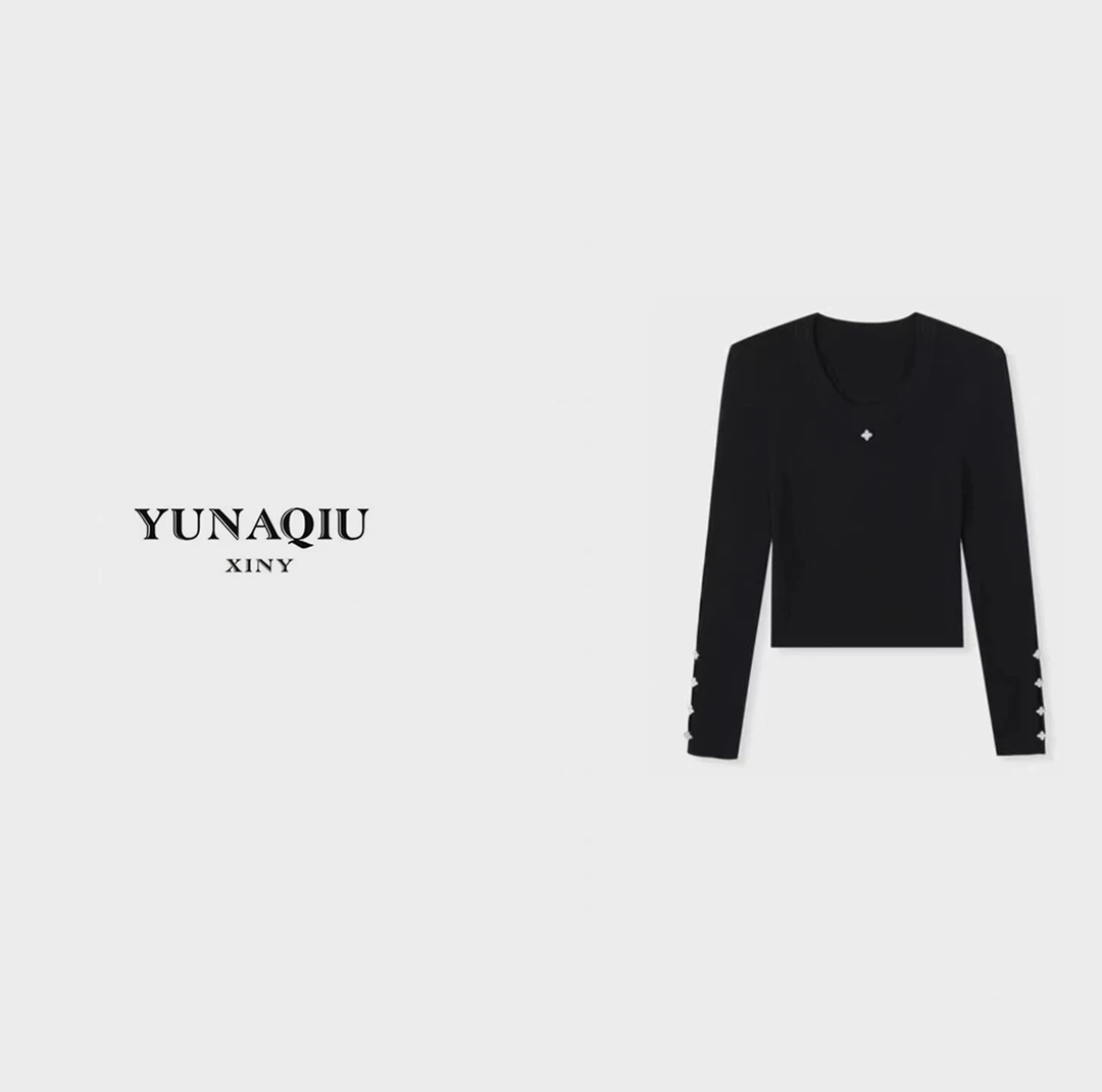 YUNAQIU 经典黑色水钻装饰开叉袖修身显瘦针织衫打底秋冬-9838