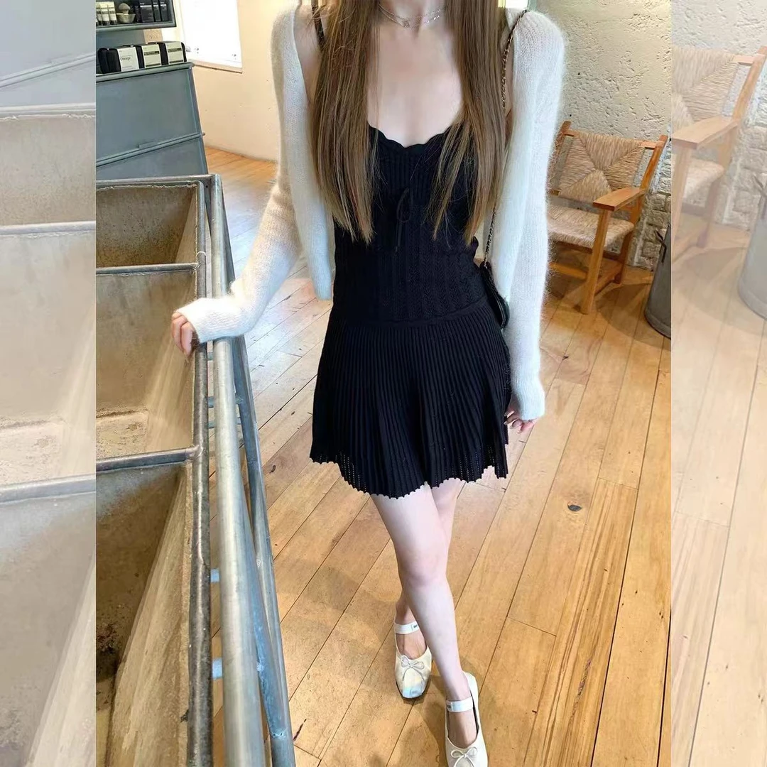 Madofit麻豆/1222Ritz丽兹小姐_挚爱花边V领吊带百褶半裙