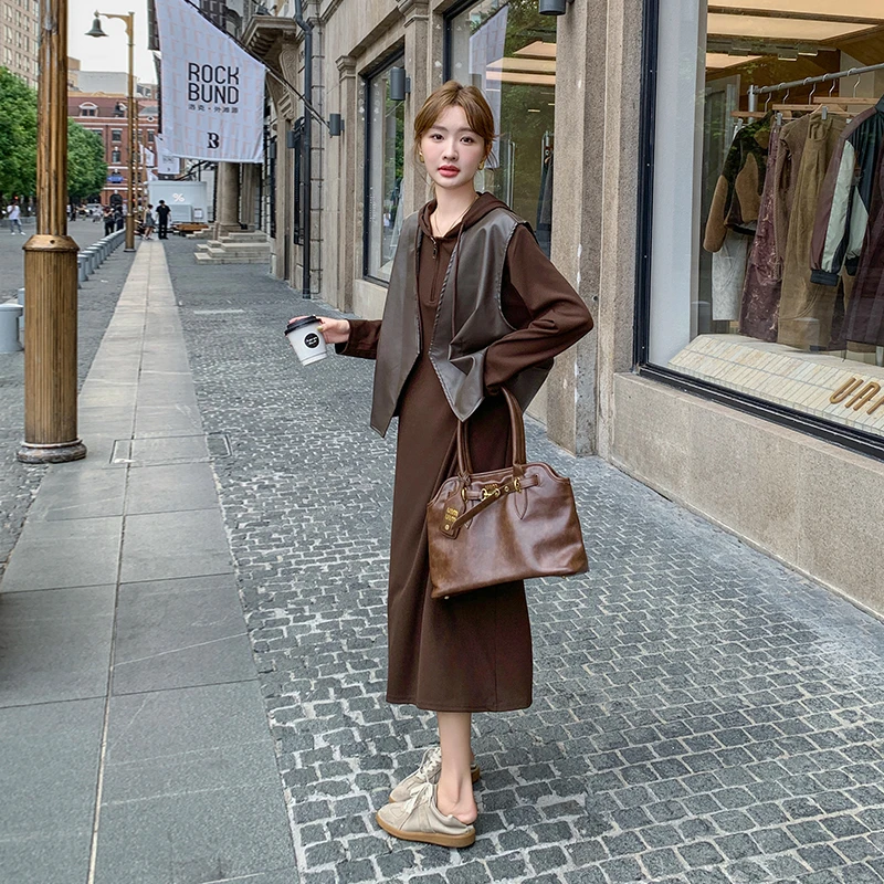 韩系穿搭春秋皮马甲针织连衣裙套装女2024新款连帽卫衣长裙两件套