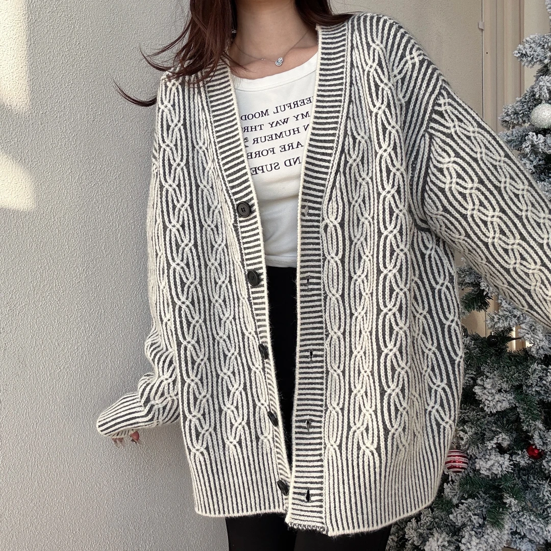 复古重工高级感灰色麻花毛衣外套女V领慵懒老钱风针织开衫