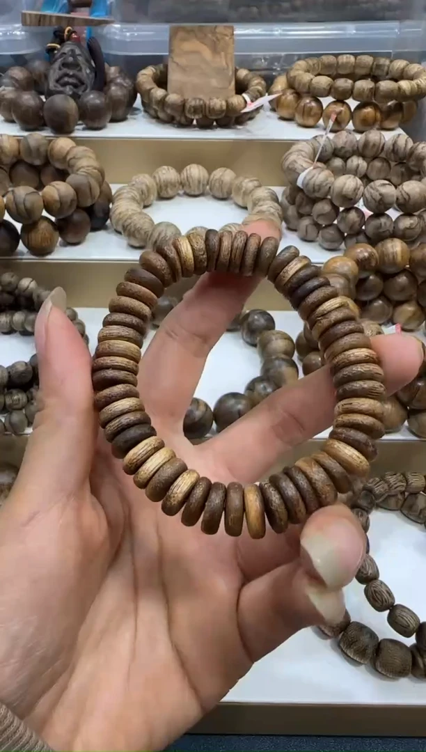 【闪购商品】沉香手串越南顺化土沉随型片片珠单圈多样发其一