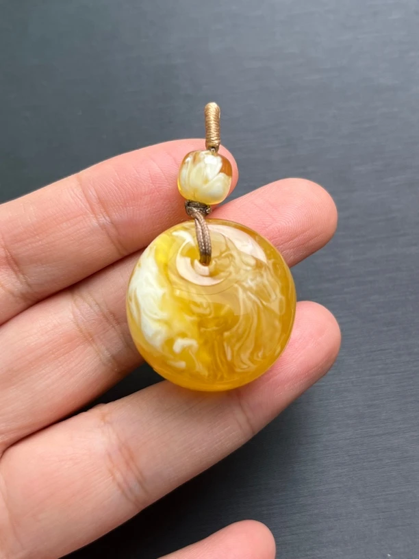 天然原矿蜜蜡公主扣吊坠