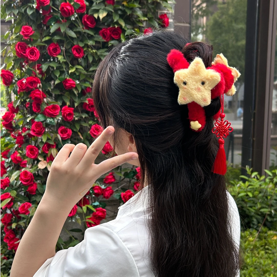 秋冬毛绒星星中国结红色流苏双面抓夹可爱女孩百搭显百喜庆