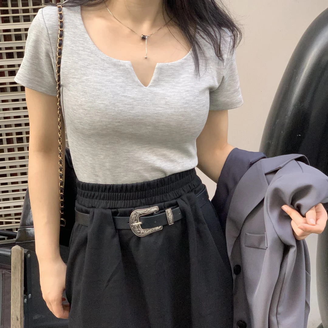 早秋U领短袖T恤女简约百搭修身显瘦内搭外穿纯欲风短款上衣