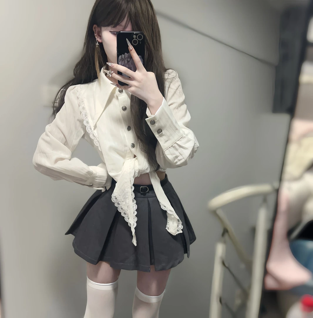 IQCQ法式复古肌理感竖条蕾丝花边绑带短款衬衫灰色百褶裙收腰短裙