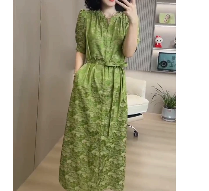 2024秋季新款女装网红气质休闲轻奢爆款高级感连衣裙炸街女