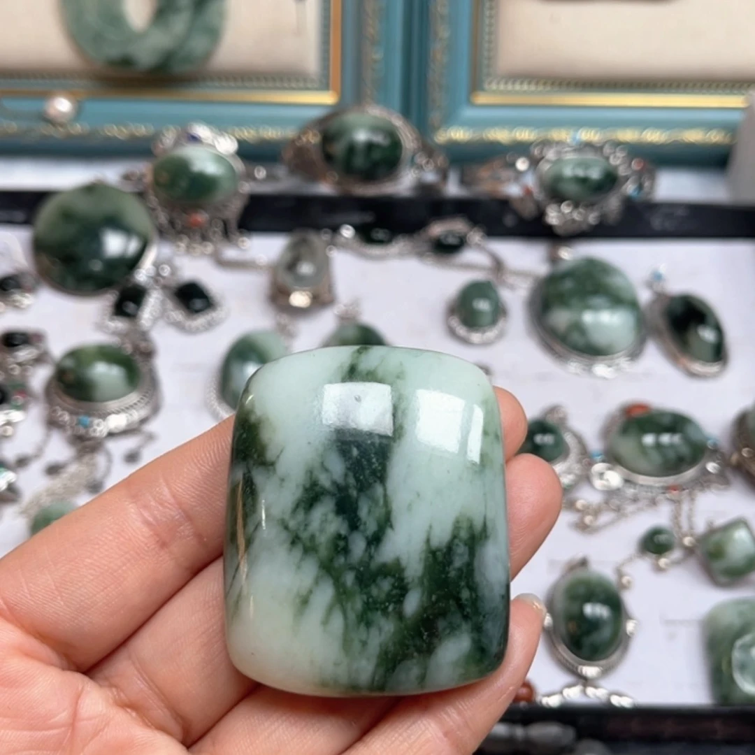 【闪购商品】蛇纹石玉颈饰未镶嵌?**?