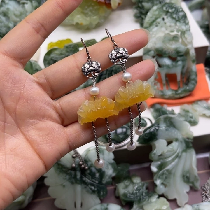 蛇纹石玉耳环未镶嵌