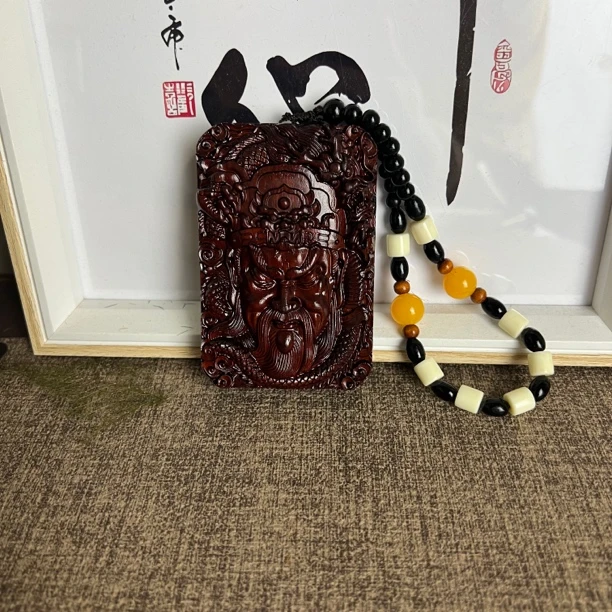 印度小叶紫檀关公双面雕刻牌
