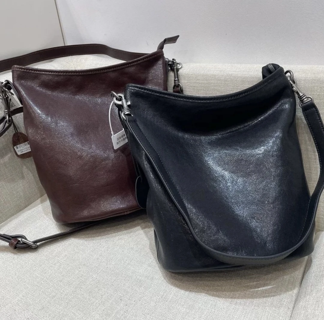 头层牛皮手工女包头层牛皮植鞣皮松弛感大水桶包两个肩带单肩斜宽