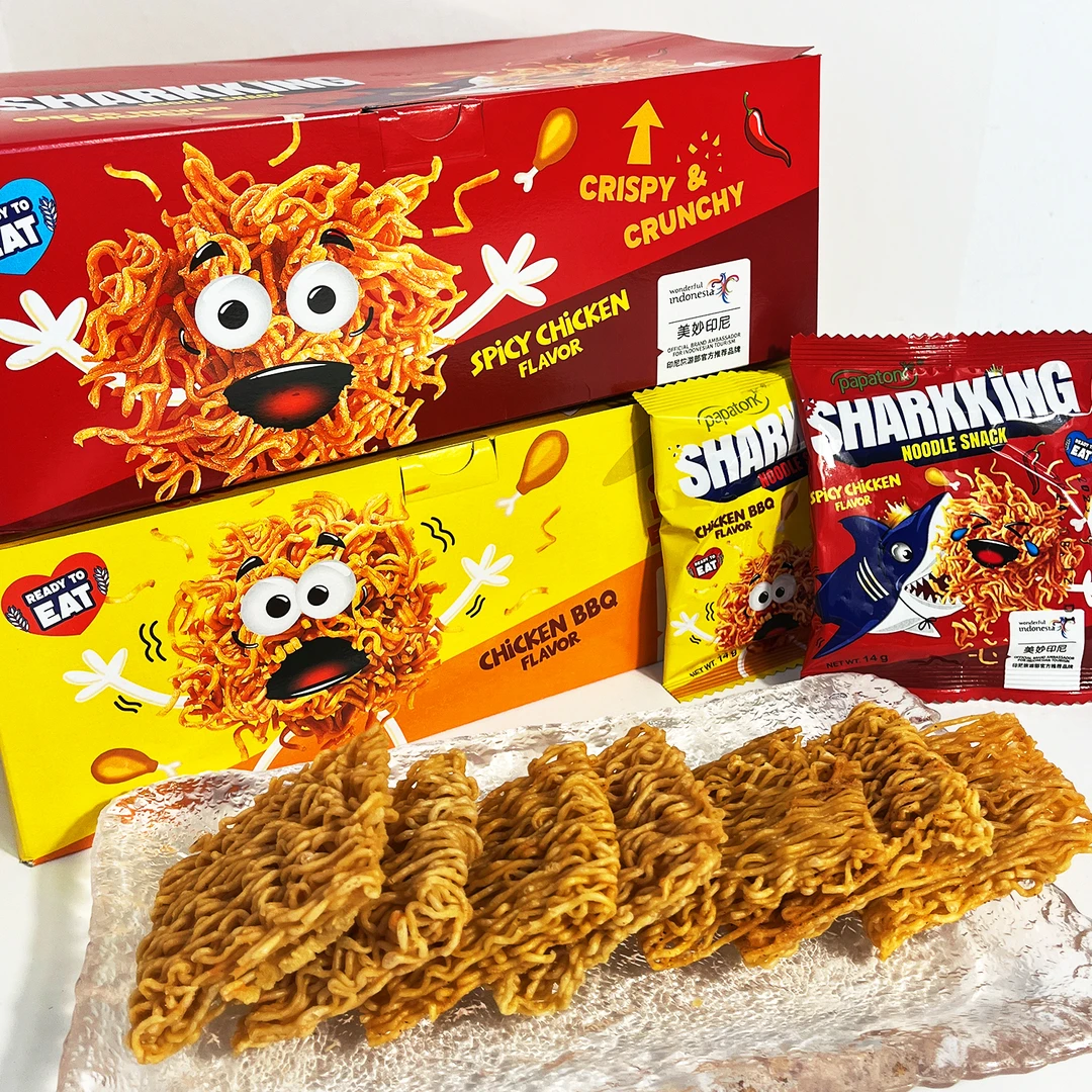 印尼进口鲨鱼酥脆小鸡干脆面网红零食干吃点心面14g袋香辣零食
