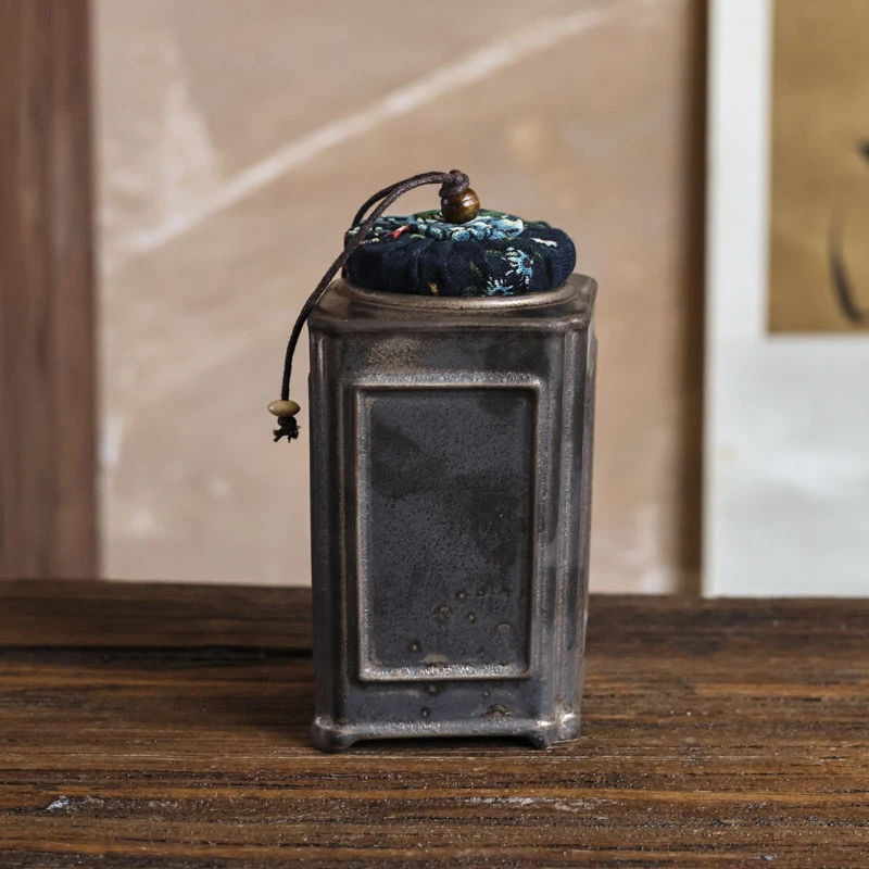 【小田甄陶】铁锈异形茶叶罐（Q2638）