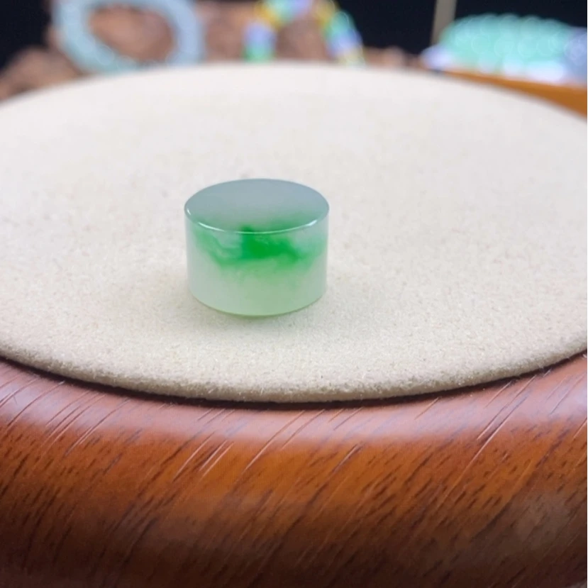 【闪购商品】翡翠吊坠(不含链)未镶嵌翡翠冰阳飘绿平扣
