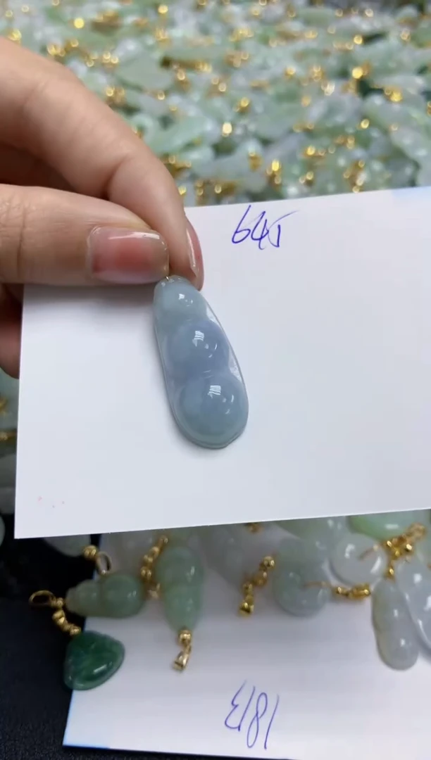 【闪购商品】翡翠挂件合金v 天然缅甸翡翠A货