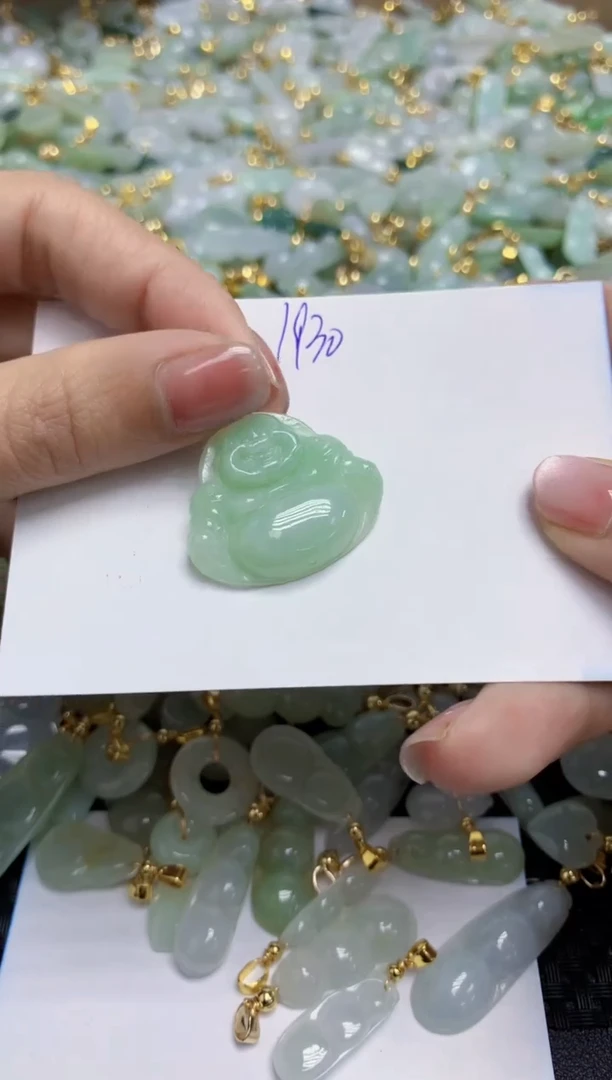 【闪购商品】翡翠挂件合金v 天然缅甸翡翠A货