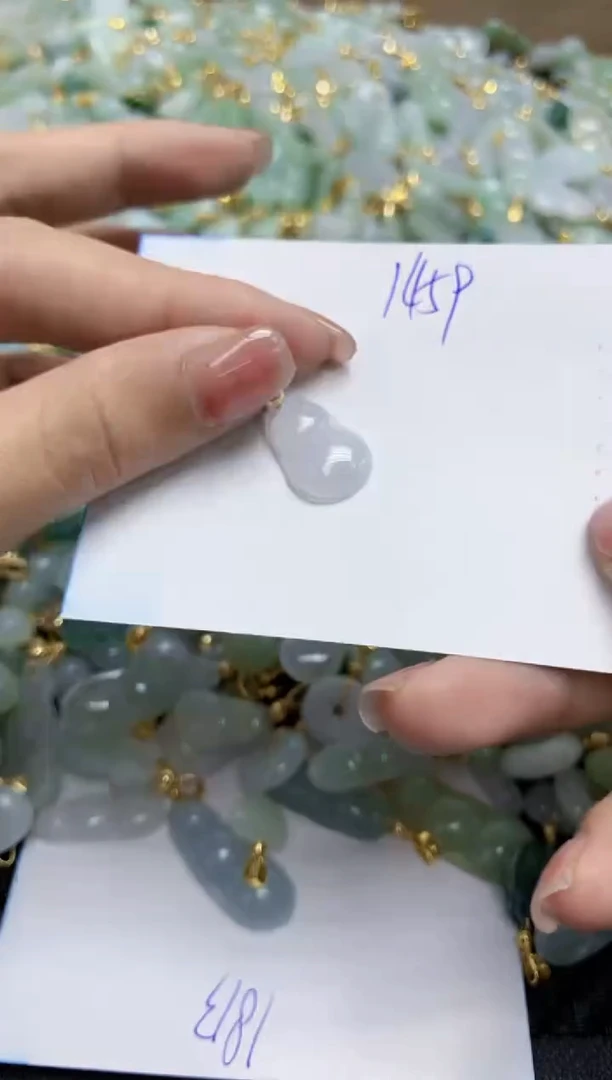 【闪购商品】翡翠挂件合金V天然缅甸翡翠A货