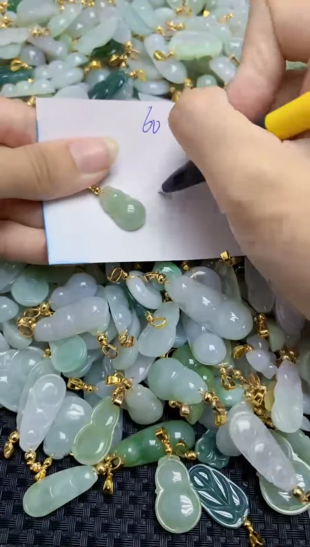 【闪购商品】翡翠挂件合金天然缅甸翡翠A货